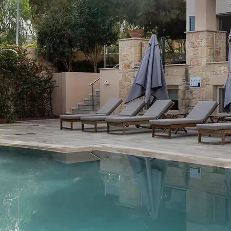 Avyra Residences Amorosa Polis