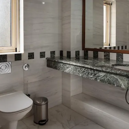 Avyra Residences Amorosa Villa