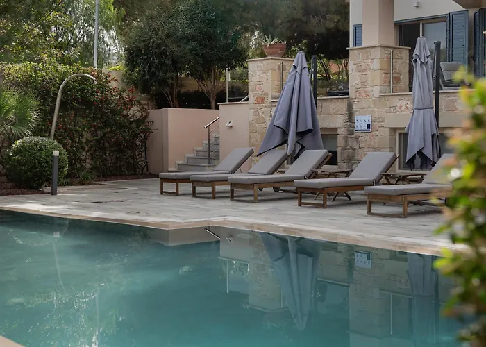 Avyra Residences Amorosa Polis