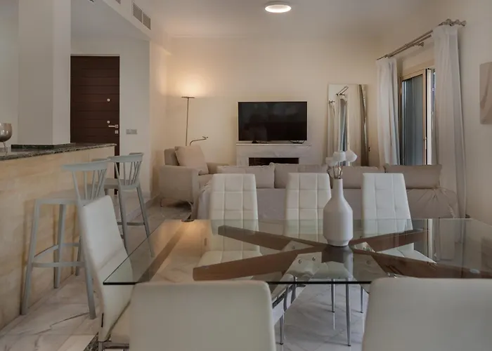 Avyra Residences Amorosa Villa