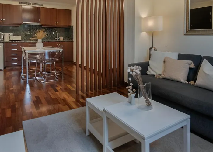 Villa Avyra Residences Amorosa *