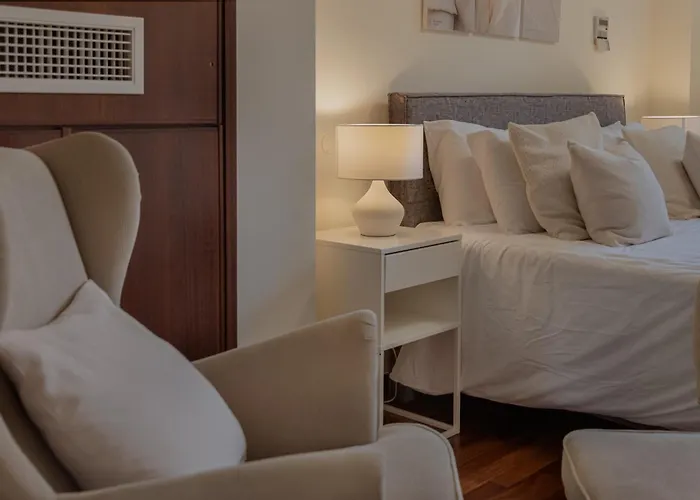 Avyra Residences Amorosa Polis