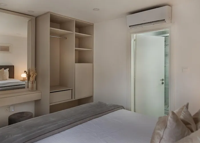 Avyra Residences Amorosa Villa Polis