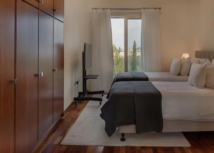 Avyra Residences Amorosa * Polis