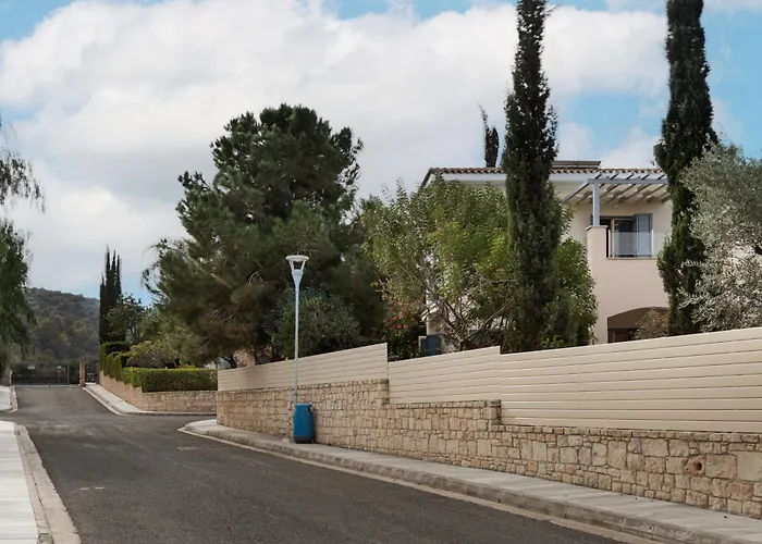 Avyra Residences Amorosa Villa