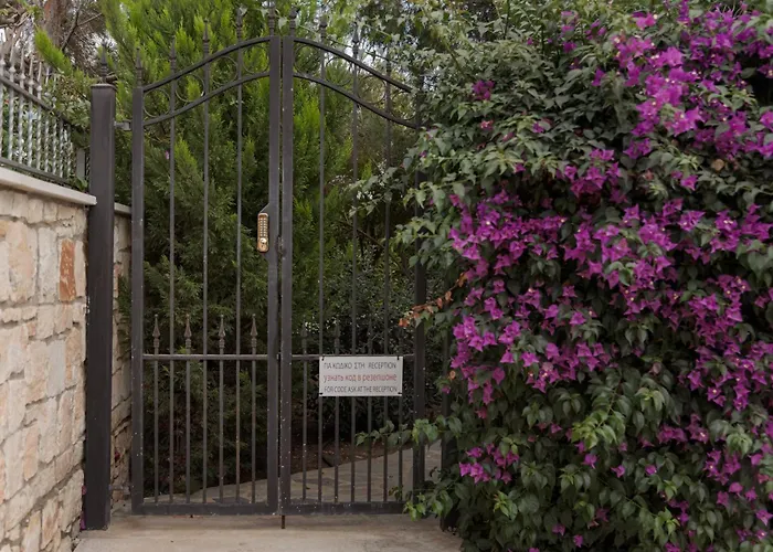 Villa Avyra Residences Amorosa