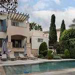 Avyra Residences Amorosa Villa *