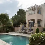 Avyra Residences Amorosa Villa Polis