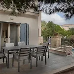 Avyra Residences Amorosa Polis