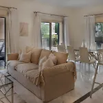Avyra Residences Amorosa * Polis