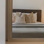 Avyra Residences Amorosa Villa Polis