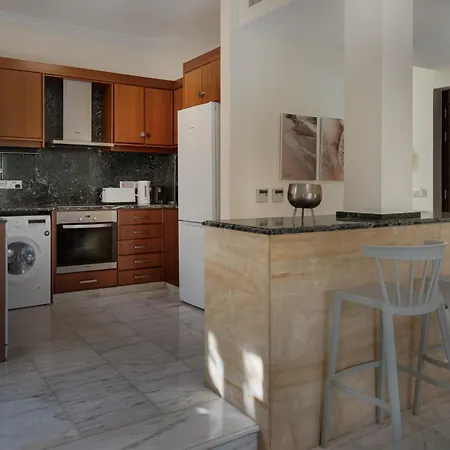 Avyra Residences Amorosa Villa *