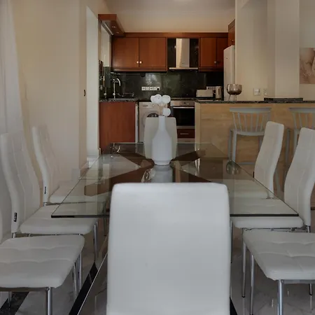 Avyra Residences Amorosa Villa Polis