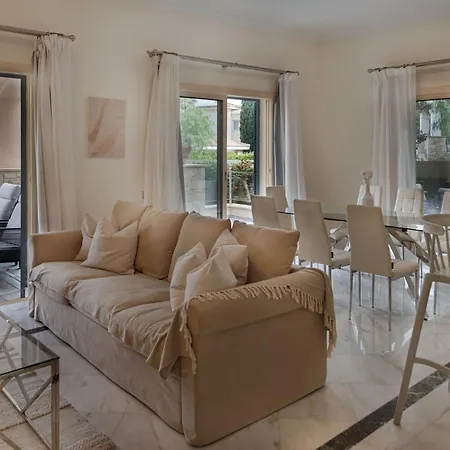 Avyra Residences Amorosa * Polis