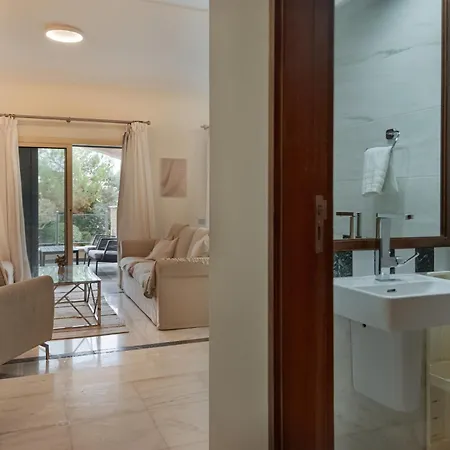 Avyra Residences Amorosa Polis