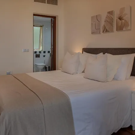 Avyra Residences Amorosa * Polis