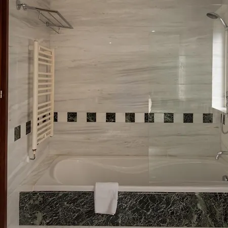 Villa Avyra Residences Amorosa