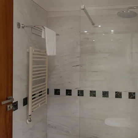 Avyra Residences Amorosa Polis
