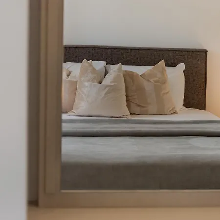 Avyra Residences Amorosa Villa Polis
