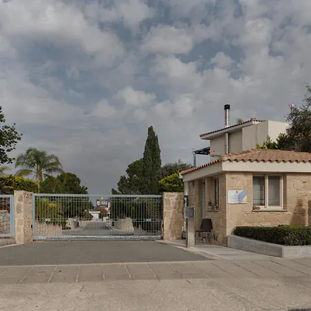 Avyra Residences Amorosa Villa Polis