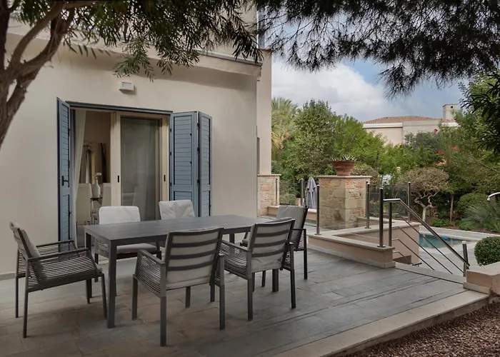 Avyra Residences Amorosa Polis