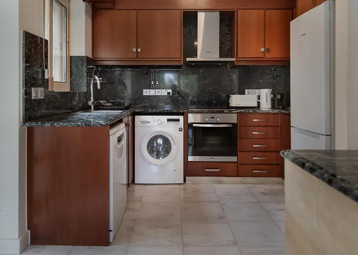 Avyra Residences Amorosa Vila *