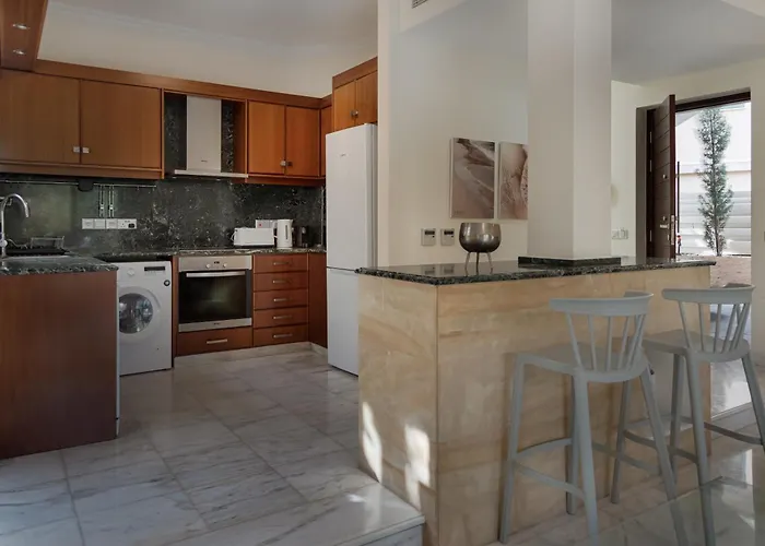Avyra Residences Amorosa Vilă *