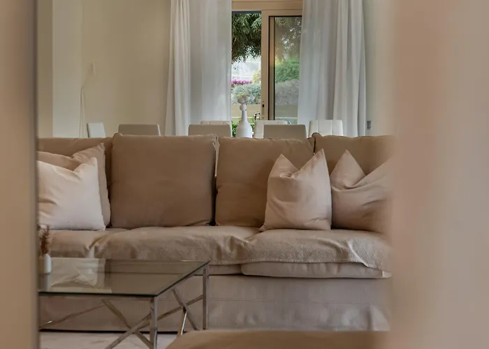 Avyra Residences Amorosa * Polis