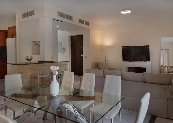 Avyra Residences Amorosa Vilă *