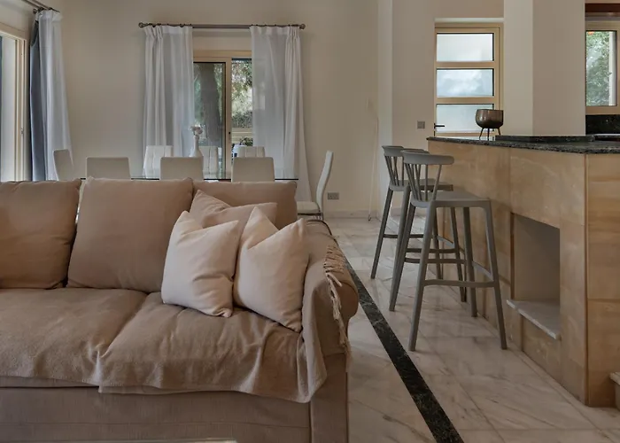 Avyra Residences Amorosa Vila Polis