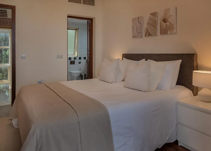 Avyra Residences Amorosa * Polis