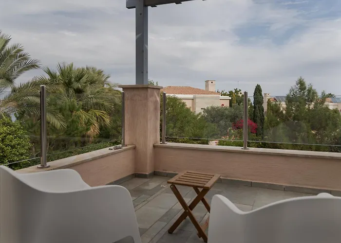 Avyra Residences Amorosa Vila Polis