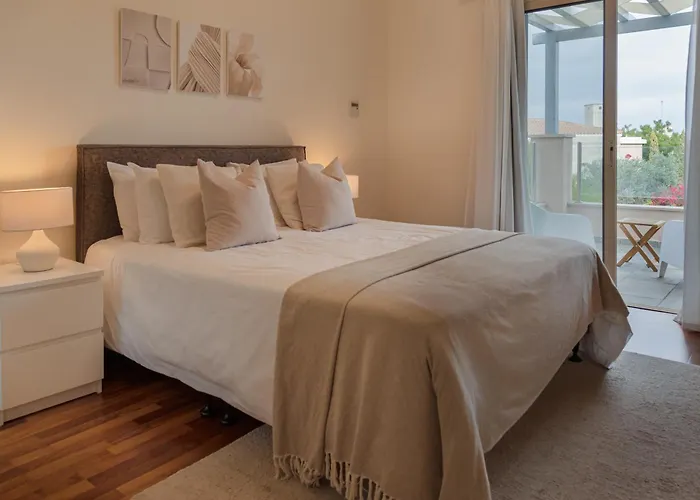 Avyra Residences Amorosa Vila