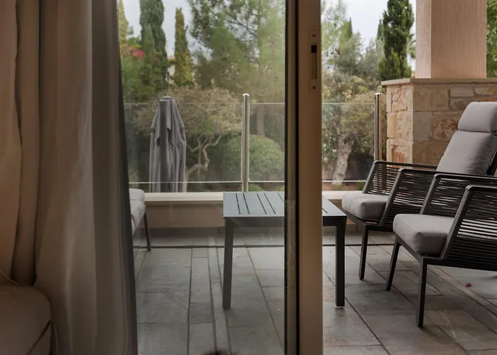 Avyra Residences Amorosa * Polis