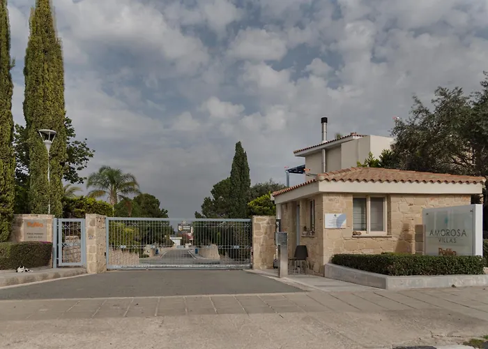 Avyra Residences Amorosa Vila Polis